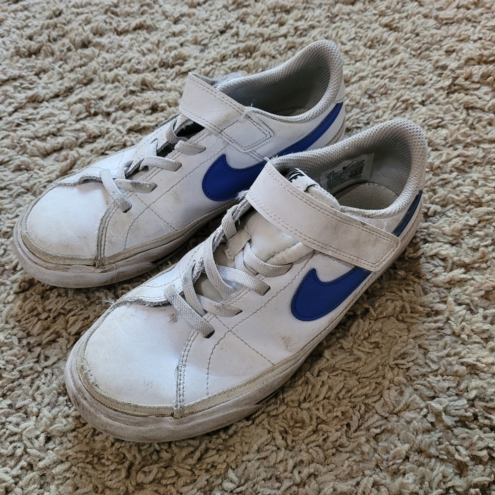 Boys Nikes 2Y